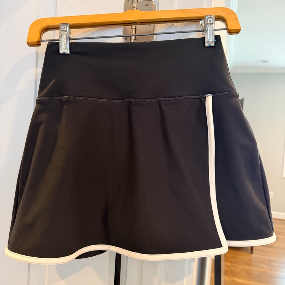 Abercombue YPB sculptlux Skort  Black Skort with White Trim